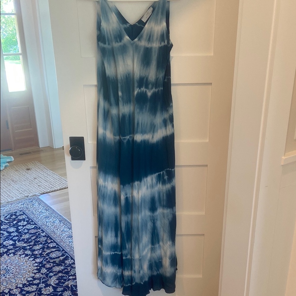 JS Boutique Blue and White Sleeveless V-Neck Sundress